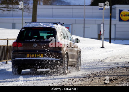 Dundee, Écosse, Royaume-Uni, le 28 février, 2018. Météo britannique. La Bête de Sibérie arrivera au-dessus du nord-est de l'Écosse avec les fortes chutes de neige et le vent froid soufflant en travers de Dundee. Temps de gel de la Serbie connu comme 'La Bête de l'Est' est fixé à causer la perturbation de voyage et les fermetures d'école que la Grande-Bretagne fait face à son plus froid de février à ans. Crédits : Dundee Photographics/Alamy Live News Banque D'Images
