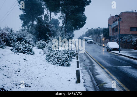 Nevada al amanecer en las calles de Lapinlahti al paso de la tormenta siberiana 'Burian'. 28 de febrero, 2018. © César Caso Banque D'Images