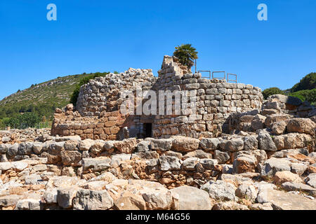 Photos et images de l'extérieur des ruines préhistoriques de Palmavera Nuraghe central tower, site archéologique, l'âge du Bronze (1500 avant J.-C.), Alghero, Sa Banque D'Images