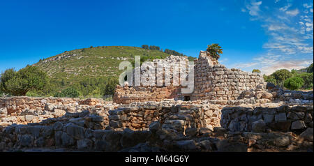 Photos et images de l'extérieur des ruines préhistoriques de Palmavera Nuraghe central tower, site archéologique, l'âge du Bronze (1500 avant J.-C.), Alghero, Sa Banque D'Images