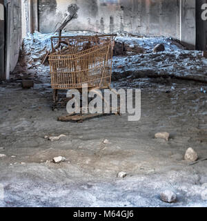 À l'intérieur des bâtiments abandonnés à Plymouth, Montserrat après une éruption volcanique Banque D'Images