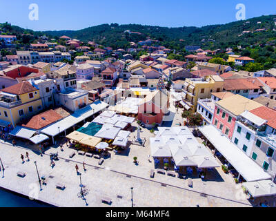 Gaios, capitale de l'île de Paxos près de Corfou, vue aérienne. Importante attraction touristique dans les îles Ioniennes, Grèce. Banque D'Images