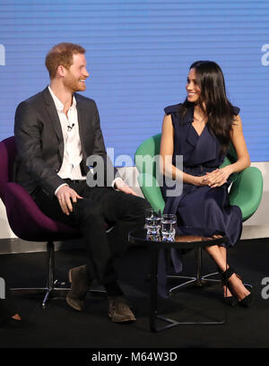 Le prince Harry (à gauche) et Meghan Markle au cours du premier Forum de la Fondation royale, au centre de Londres. Banque D'Images