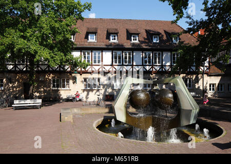 Maison à colombages et à Ballhof Spare, Hanovre, Basse-Saxe, Allemagne, Europe Je suis Ballhof Fachwerkhaus mit Brunnen, Hannover, Niedersachs Banque D'Images