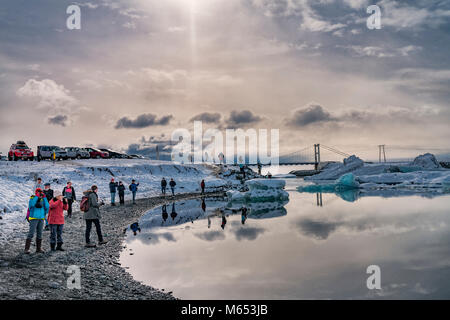 Prendre des photos touristiques, Jokulsarlon Glacial Lagoon, Iceland Banque D'Images