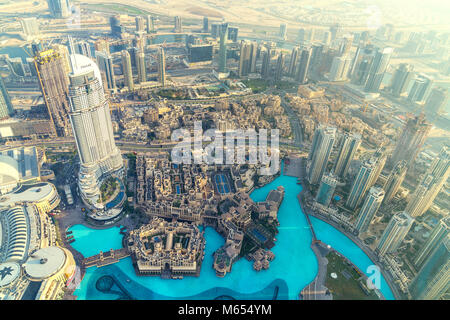 26 Décembre 2017 - Dubaï, Émirats arabes unis. Vue spectaculaire sur la ville à partir de la 125e étage de la tour Burj Khalifa. Banque D'Images