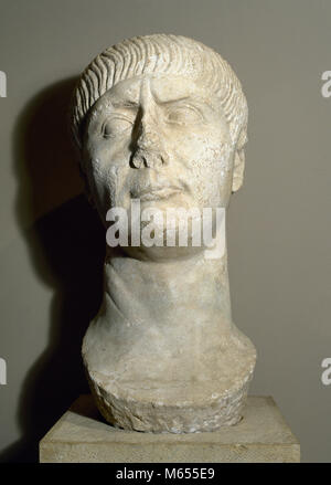 Trajan (53-117 AD). Empereur romain (98-117). Nerva-Antonine dynastie. Buste, 2e siècle. Le Musée National Machado de Castro. Coimbra, Portugal. Banque D'Images