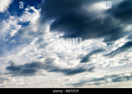 Rayons de tomber des nuages Banque D'Images