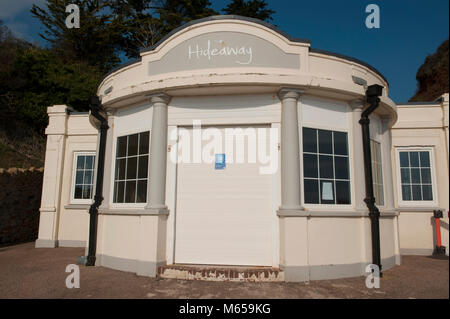 Hideaway café le long de la promenade à Seaton, Devon Banque D'Images