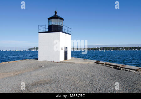 Derby Wharf Light Station phare ou sur le port de Salem, MA Banque D'Images