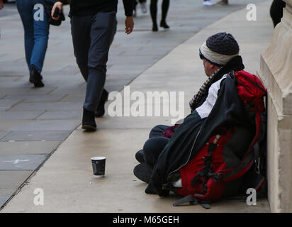 Personne sans-abri dormir à l'extérieur de la station de métro Leicester Square dans le centre de Londres comprend : Atmosphère Où : London, Royaume-Uni Quand : 28 Jan 2018 Credit : WENN.com Banque D'Images