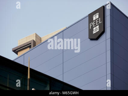 SALFORD QUAYS, MediacityUk logo Peel sur BBC Bâtiment 10 Dock Banque D'Images