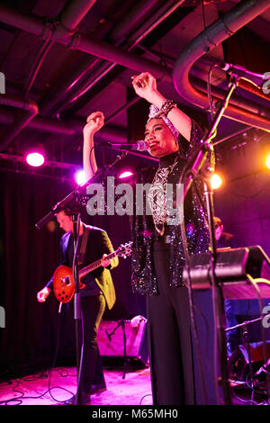 Yuna, Yunalis binti Mat Zara'ai, musicien chanteur auteur-compositeur artiste malaisienne effectuant à U Street Music Hall. Washington, D.C., 5 février 2014 Banque D'Images