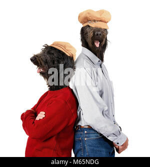 Têtes de chien sur des modèles humains avec leur retour à l'autre montrant le langage du corps d'un couple studio shot sur un cas isolé sur fond blanc Banque D'Images