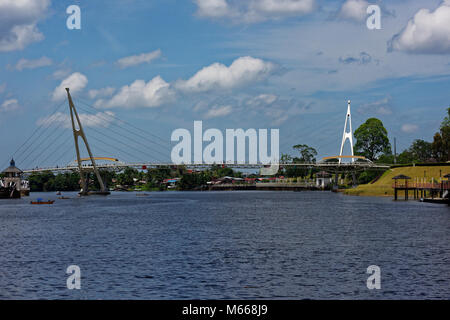 Le Darul Hana Bridge, alias Golden Bridge, Kuching, Sarawak, Malaisie, Banque D'Images