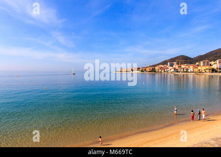 Location de catamaran à voile plage Saint François, Ajaccio, Corse, France Banque D'Images