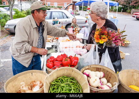 West Virginia Greenbrier County,Lewisburg,Washington Street,Saturday Farmers Market,fruit,légume,légumes,nourriture,stalles stands vendeurs de stand, Banque D'Images