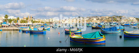 Village de pêcheurs de Marsaxlokk à Malte. Vue panoramique. Banque D'Images