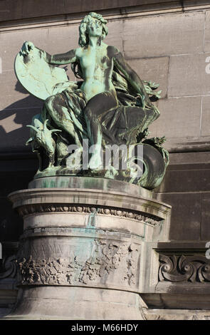 Triumphal Arch in Parc du Cinquantenaire , Bruxelles Belgique, commémorant le cinquantième anniversaire de l'indépendance Belge. Banque D'Images