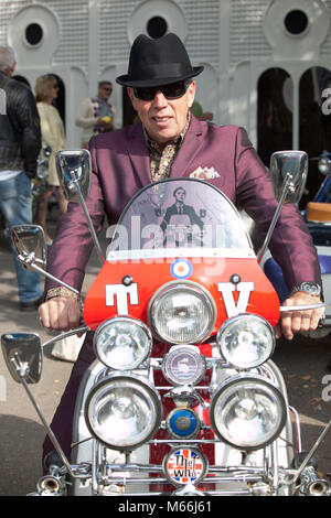 1965 Lambretta TV 175 classic scooter un vrai Mod mode de transport décoré avec plein de miroirs et projecteurs Banque D'Images