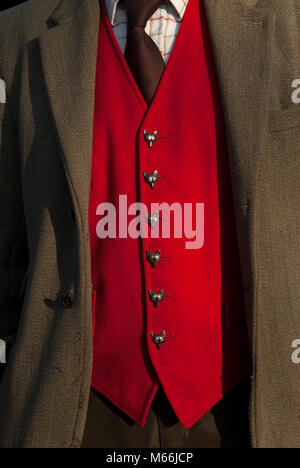 Gilet rouge avec boutons de tête de renard renard chasse au Lake District Troutbeck, Cumbria Angleterre des années 2018 2010 Royaume-Uni HOMER SYKES Banque D'Images