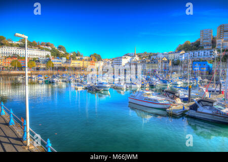 Torquay Devon port et port de plaisance avec des bateaux colorés en hdr au soleil Banque D'Images