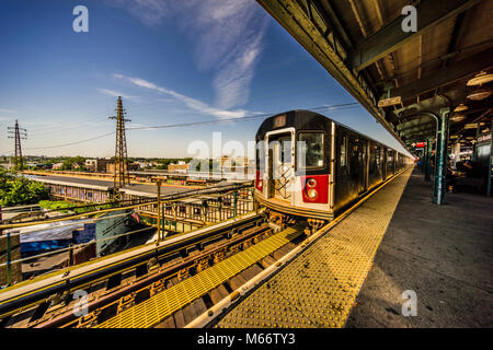 61e - Rue de la station de métro Woodside Woodside Queens - New York, New York, USA Banque D'Images