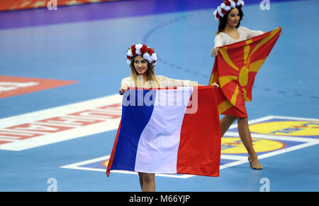 Cracovie, Pologne - le 21 janvier 2016 : Men's EHF Handball européen Russie EURO 2016 Cracovie Tauron Arena France - Bélarus o/p : cheerleaders Banque D'Images