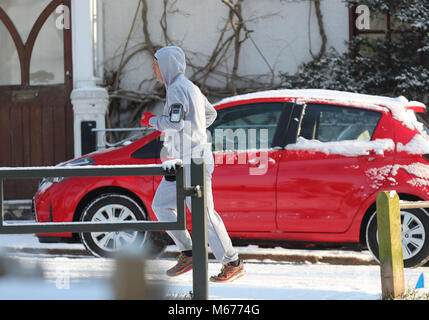 Hampstead. 1er mars 2018. Météo France : Pic montre : Storm Emma man jogging le nord de Londres s'est terminée au chaud photo par Gavin Rodgers/ Pixel8000 Crédit : Gavin Rodgers/Alamy Live News Banque D'Images