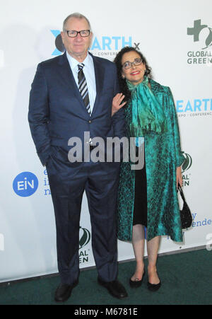 Los Angeles, USA. 28 Février, 2018. (L-R) Acteur Ed O'Neill et Catherine Rusoff assister à la 15e Annual Global NeueHouse Pre-Oscar Vert Gala à Hollywood le 28 février 2018 à Los Angeles, Californie. Photo de Barry King/Alamy Live News Banque D'Images
