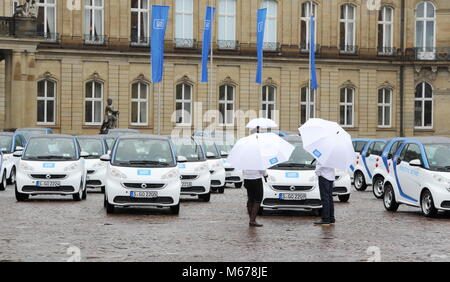 Voitures électriques sont visibles au cours de la présentation de la - selon les organisateurs - plus grand car2go flotte électrique en Allemagne. La piscine de voitures est composé de 300 véhicules électriques à batterie. Photo : Bernd Weissbrod | conditions dans le monde entier Banque D'Images