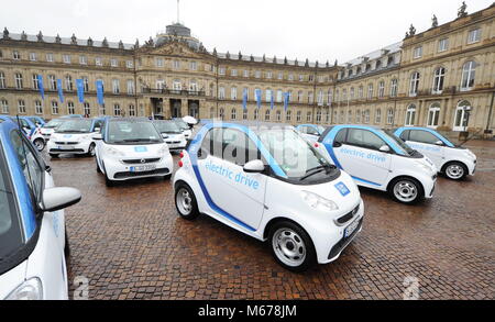 Voitures électriques sont visibles au cours de la présentation de la - selon les organisateurs - plus grand car2go flotte électrique en Allemagne. La piscine de voitures est composé de 300 véhicules électriques à batterie. Photo : Bernd Weissbrod | conditions dans le monde entier Banque D'Images