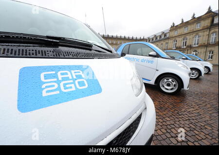 Voitures électriques sont visibles au cours de la présentation de la - selon les organisateurs - plus grand car2go flotte électrique en Allemagne. La piscine de voitures est composé de 300 véhicules électriques à batterie. Photo : Bernd Weissbrod | conditions dans le monde entier Banque D'Images