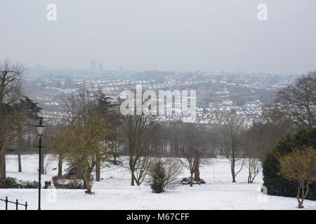 Alexandra Palace Park, Londres, Royaume-Uni 1er mars 2018. Vue sur Londres depuis le sommet du parc Alexandra Palace pendant la Bête depuis la face froide est. Banque D'Images