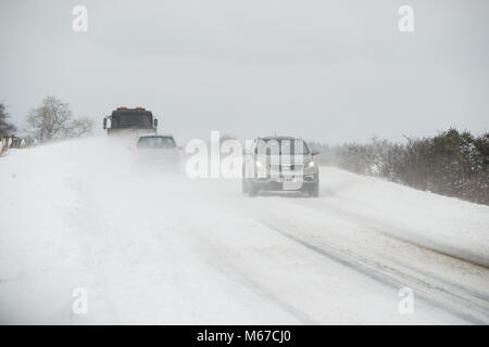 L'Aberdeenshire. 1er mars 2018. Météo France : Le trafic sur l'A947 près de white de négociation à l'accumulation de neige près de l'Aberdeenshire, Ecosse Oldmeldrum. 1/3/2018 Paul Glendell Crédit Crédit : Paul Glendell/Alamy Live News Banque D'Images