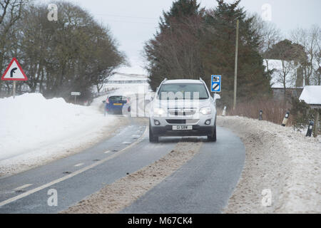 L'Aberdeenshire. 1er mars 2018. Météo France : Le trafic sur l'A947 près de neige lourde négociation Oldmeldrum, Aberdeenshire en Écosse. 1/3/2018 Paul Glendell Crédit Crédit : Paul Glendell/Alamy Live News Banque D'Images