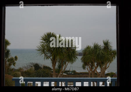 Cornish Riviera. 1er mars, 2108. Météo France : une fenêtre d'image, Mousehole, Cornwall. Credit : Lucy Piper/Alamy Live News Banque D'Images