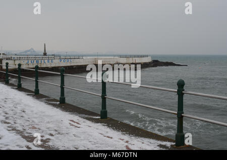 Penzance. 1er mars 2018. Météo France : Cornwall, souvent les plus chaudes du pays, le comté a été en état de choc avec la combinaison de la bête de l'Est et d'Emma. Credit : Lucy Piper/Alamy Live News Banque D'Images