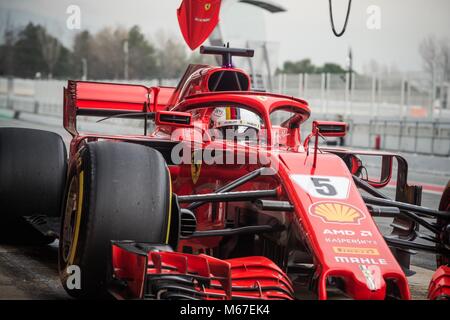 Barcelone, Espagne. 1er mars 2018. SEBASTIAN VETTEL (GER) dans sa Ferrari SF-71H à l'arrêt au stand au jour 4 de la Formule 1 les essais au Circuit de Catalunya Crédit : Matthias Rickenbach/Alamy Live News Banque D'Images