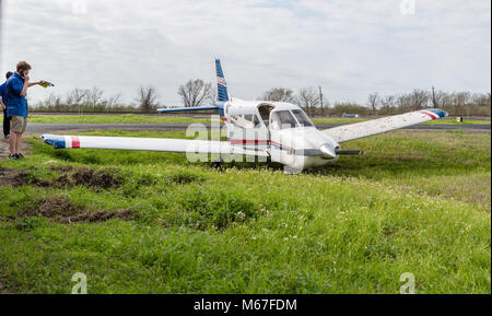 ARCOLA, TEXAS - 1 mars 2018 : les petits aéronefs de l'aviation générale dérape sur piste à l'aéroport du sud-ouest de Houston (AXH) Credit : michelmond/Alamy Live News Banque D'Images