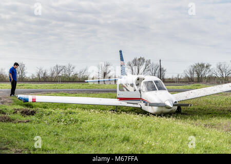 ARCOLA, TEXAS - 1 mars 2018 : les petits aéronefs de l'aviation générale dérape sur piste à l'aéroport du sud-ouest de Houston (AXH) Credit : michelmond/Alamy Live News Banque D'Images