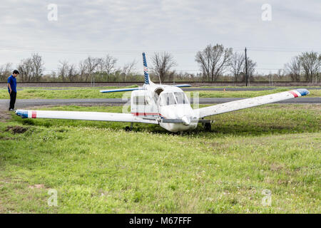 ARCOLA, TEXAS - 1 mars 2018 : les petits aéronefs de l'aviation générale dérape sur piste à l'aéroport du sud-ouest de Houston (AXH) Credit : michelmond/Alamy Live News Banque D'Images