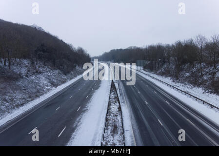 Plymouth, au Royaume-Uni. 1er mars 2018. Presque pas de circulation à rushhour sur l'A38 à Plymouth en raison de la tempête de neige Emma. Crédit : Simon Hurrell/Alamy Live News Banque D'Images