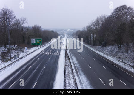 Plymouth, au Royaume-Uni. 1er mars 2018. Presque pas de circulation à rushhour sur l'A38 à Plymouth en raison de la tempête de neige Emma. Crédit : Simon Hurrell/Alamy Live News Banque D'Images