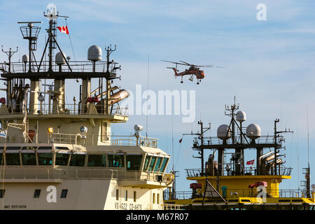 Erickson S-64F hélicoptère-grue pneumatique arrivant sur les quais de Montrose pour le démontage et le retour aux États-Unis par bateau Banque D'Images