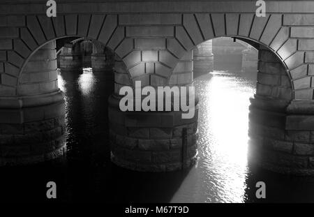 Sous les Arches Banque D'Images