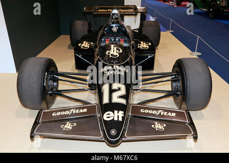 Vue avant de Nigel Mansell's 1984 Lotus 95T de voiture de course de Formule 1 sur l'affichage à la London 2018 Classic Car Show Banque D'Images