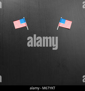 USA flag. Drapeau américain. Drapeau américain sur fond noir Banque D'Images