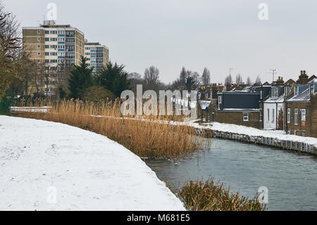 La New River près de Finsbury Park, au nord de Londres au Royaume-Uni, dans le froid de début 2018 Banque D'Images