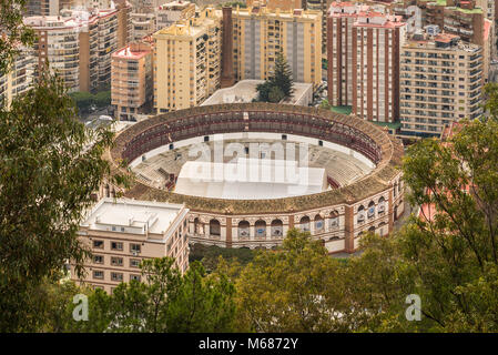Malaga, Espagne - décembre 7, 2016 : vue aérienne à Malaga avec arène de la Malagueta par temps nuageux, en Andalousie, espagne. Banque D'Images